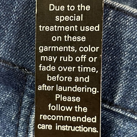 NWT Medium Wash Denim Mid-Rise Frayed Edge Leggings - Hue Studio - Picture 11 of 13